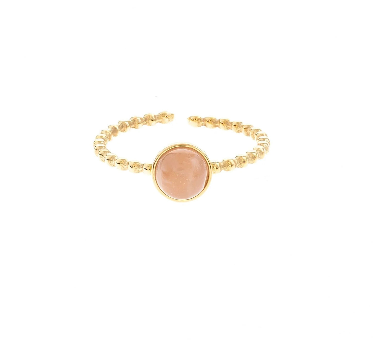 Craque pour cette bague en acier inoxydable plaqué or, un must-have chic et contemporain. L'anneau, composé de petites boules dorées, ajoute une texture unique et élégante. Sur le dessus, un cercle en plaqué or accueille une pierre semi-précieuse de ton choix : rhodochrosite, amazonite, malachite ou quartz blanc. Cette bague ouverte et ajustable s’adapte parfaitement à ton doigt, pour un style personnalisé et raffiné.